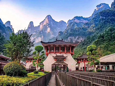 張家界旅游經(jīng)典路線(xiàn)5天4晚（森林公園-玻璃橋-鳳凰-天門(mén)山）